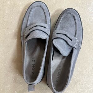 Vionic Women’s loafer, hardly worn, gray